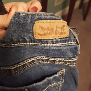 Levi's long shorts or capri pants